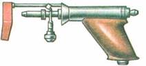 Бензиновый паяльник в форме пистолета с резервуаром для горючего в рукоятке