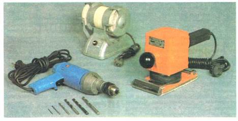 Электродрель с набором свёрл, электроточило и ручная шлифовальная машина